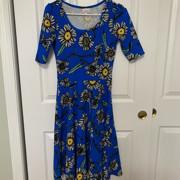 Lulu Roe - Picture 2 of 2